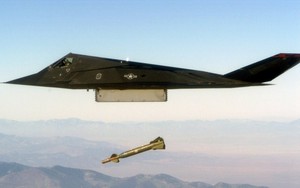 Vì sao F-117 Nighthawk huyền thoại sẽ còn bay ít nhất... 26 năm sau loại biên?