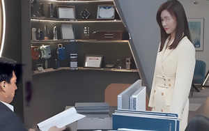 Ông chủ phát hiện nữ nhân viên giống hệt vợ đã mất, tìm mọi cách gặp bố mẹ cô nhưng vừa thấy liền sụp đổ