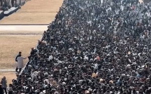 Quá nể phim Trung Quốc chưa chiếu đã có độ hot tăng 1253%, nam chính đẹp đến mức 18.000 người xếp hàng để gặp mặt