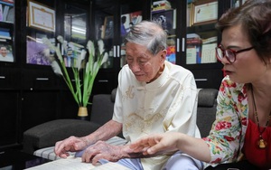 Nhạc sĩ ở nhà tập thể phố Vạn Bảo, Hà Nội: U100 vẫn nhận giải thưởng khủng và mối tình sâu nặng với vợ