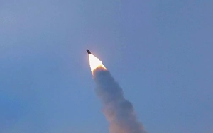 Triều Tiên phóng vật thể nghi tên lửa đạn đạo