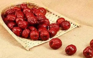 Một lần nữa táo đỏ lại gây chú ý: Bác sĩ chỉ ra 5 lợi ích sức khỏe rõ rệt khi ăn thường xuyên