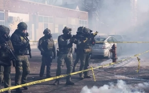 Ecuador tố đặc vụ chống nhập cư Mỹ cố gắng xông vào lãnh sự quán