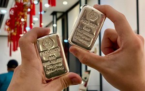 Chưa từng có: Giá bạc tăng vọt cùng với giá vàng, vượt 122 triệu/kg - 1kg thì bằng bao nhiêu cây?