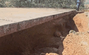 Dự án dân cư 60 tỉ đồng vừa làm xong đã xuống cấp nghiêm trọng