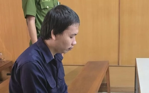 Vừa ra tù, 'yêu râu xanh' giở trò với bé gái bán vé số dạo