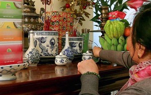 Bao sái bàn thờ đúng cách đón tài lộc: Chuyên gia hướng dẫn trình tự lau, không lau bát hương đầu tiên
