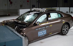 Bài test này cho thấy không phải ‘Mẹc’ đời mới nhất là an toàn hàng top: E-Class 2026 ‘trượt’ điểm tối đa vì không bảo vệ tốt người ngồi