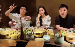 "Dâu hào môn" Đỗ Mỹ Linh giản dị cùng chồng Chủ tịch hẹn hò, còn "bóc phốt" ái nữ 2 tuổi cực yêu