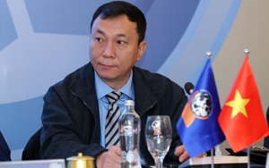 Chủ tịch VFF vào phòng thay đồ chúc mừng U23 Việt Nam: "Thắng rồi nhưng hãy giữ tập trung"