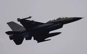 Đài Loan (Trung Quốc): Phi công lái F-16 bỏ máy bay, nhảy dù xuống biển