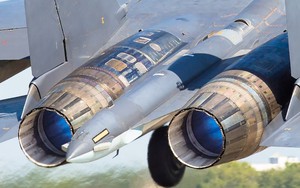 Nhà máy sản xuất động cơ cho tiêm kích Sukhoi ở Moskva bốc cháy