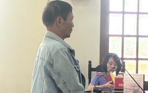 Dọn chuồng gà, vợ phát hiện ảnh "nóng" người tình của chồng