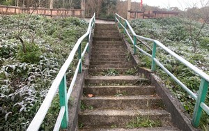 Ngoài Fansipan, Mẫu Sơn, hôm nay băng giá xuất hiện ở cả điểm miền Trung này