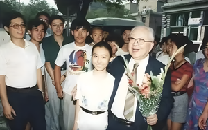 Cú trượt dài của nữ thần đồng từng xuất hiện trên đài truyền hình quốc gia, sau đó lại bỏ học và làm mẹ đơn thân