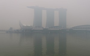 Khói mù từ Indonesia phủ Đông Nam Á, Malaysia đóng cửa trường học, Singapore chìm trong màn xám