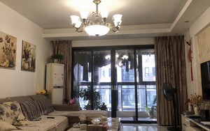 Tại sao ngày càng nhiều gia đình không còn lắp đèn trần giữa phòng khách? 2 cách chiếu sáng mới dễ chịu, linh hoạt hơn