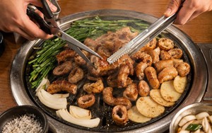 Vì sao người Hàn Quốc chuộng lòng bò hơn lòng lợn?