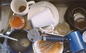 Lời khuyên đến tất cả các gia đình đang dùng 4 loại cốc này: VỨT NGAY còn kịp!
