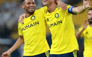Vừa tự nhận là GOAT, Ronaldo lập tức toả sáng chạm mốc 981 bàn thắng