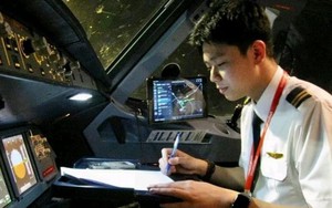 Cơ phó SN 2001 vừa cầu hôn bạn gái trên máy bay riêng ở Mỹ, từ bỏ Đại học Bách Khoa để theo nghề hiện tại