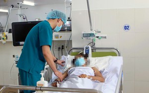 Cô gái 19 tuổi uống 20 viên Panadol và 100ml nước rửa chén, các bác sĩ gồng mình cứu sống