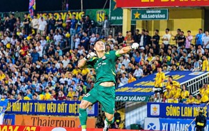 Lê Giang Patrik "bay như chim" cản phá bóng xuất sắc ở V.League
