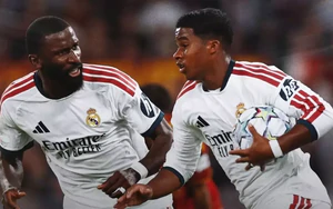 Real Madrid và AS Roma rượt đuổi tỷ số trong trận cầu điên rồ 7 bàn thắng