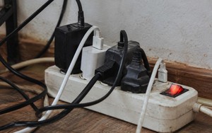 Đừng ai dại cắm chung 4 thiết bị này vào 1 ổ điện kẻo rước họa vào thân