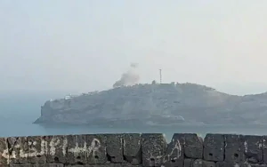 Lực lượng Houthi dội tên lửa xuống dinh tổng thống Yemen