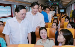 Bác sĩ BV Bạch Mai đi làm từ 5h sáng: Trên tàu đọc bệnh án, vào viện kín lịch mổ