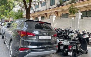 Hà Nội tăng gấp đôi giá trông xe lòng đường vỉa hè: Công bằng với người đi bộ