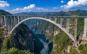 Huy động hơn 28.000 m³ bê tông xây cầu vòm phá kỷ lục thế giới: Dài gần bằng cầu Long Biên, tiết kiệm hơn 80 triệu USD