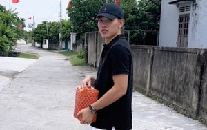 Độ sang chảnh của Đình Bắc khi về quê