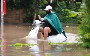 Ngập lụt tiếp tục diễn biến phức tạp cuối tháng 10 tại nhiều nơi, chủ xe máy điện cần lưu tâm điều gì?