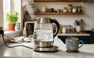 Vì sao người Mỹ hiếm khi dùng ấm siêu tốc mà vẫn đun nước trên bếp?