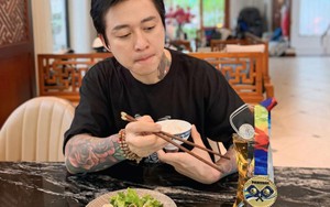 Tuấn Hưng trở lại sau gần 2 tháng công khai đưa vợ con sang Mỹ sống