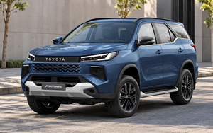 Toyota Fortuner thế hệ mới tiếp tục lộ diện tại Thái Lan: Đầu xe đổi thiết kế, chờ ngày đấu Ford Everest