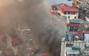 Cháy nhà trong ngõ ở Xuân Đỉnh, Hà Nội