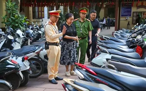 Một tháng, hơn 900 học sinh ở TPHCM vi phạm giao thông