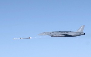 Phi công F-22 lần đầu điều khiển UAV chiến đấu YFQ-44A Fury trong thực tế