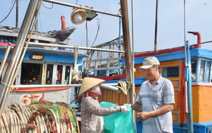 Những chuyến tàu mang rác về bờ