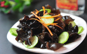 Sai lầm khi ngâm mộc nhĩ biến "vàng đen" thành "thuốc độc"