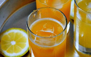Người đàn ông 48 tuổi không bia rượu, thể thao đều đi khám phát hiện gan nhiễm mỡ nặng vì món nước healthy, bác sĩ nói thẳng: "Toàn đường fructose vào người"