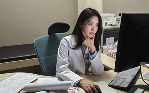 Gửi nhầm ảnh chụp tin nhắn nói xấu đồng nghiệp vào nhóm có chính người đó, 3 cách người EQ cao "chữa cháy"