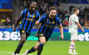 Inter thắng nghẹt thở Shakhtar trong thế trận thiếu người