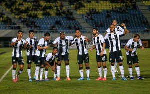 Bóng đá Malaysia nhận 2 án phạt nặng từ FIFA