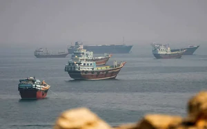 Liên tiếp 7 tàu trúng hỏa lực và thủy lôi trên eo biển Hormuz, Iran cảnh báo Mỹ
