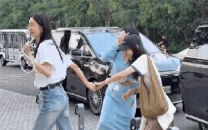 Nhan sắc thật gây sốc của cặp bạn thân showbiz giống nhau 99% từ ngoại hình đến cảnh bị chồng "cắm sừng" và ly dị