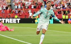 Ronaldo lập kỷ lục lịch sử